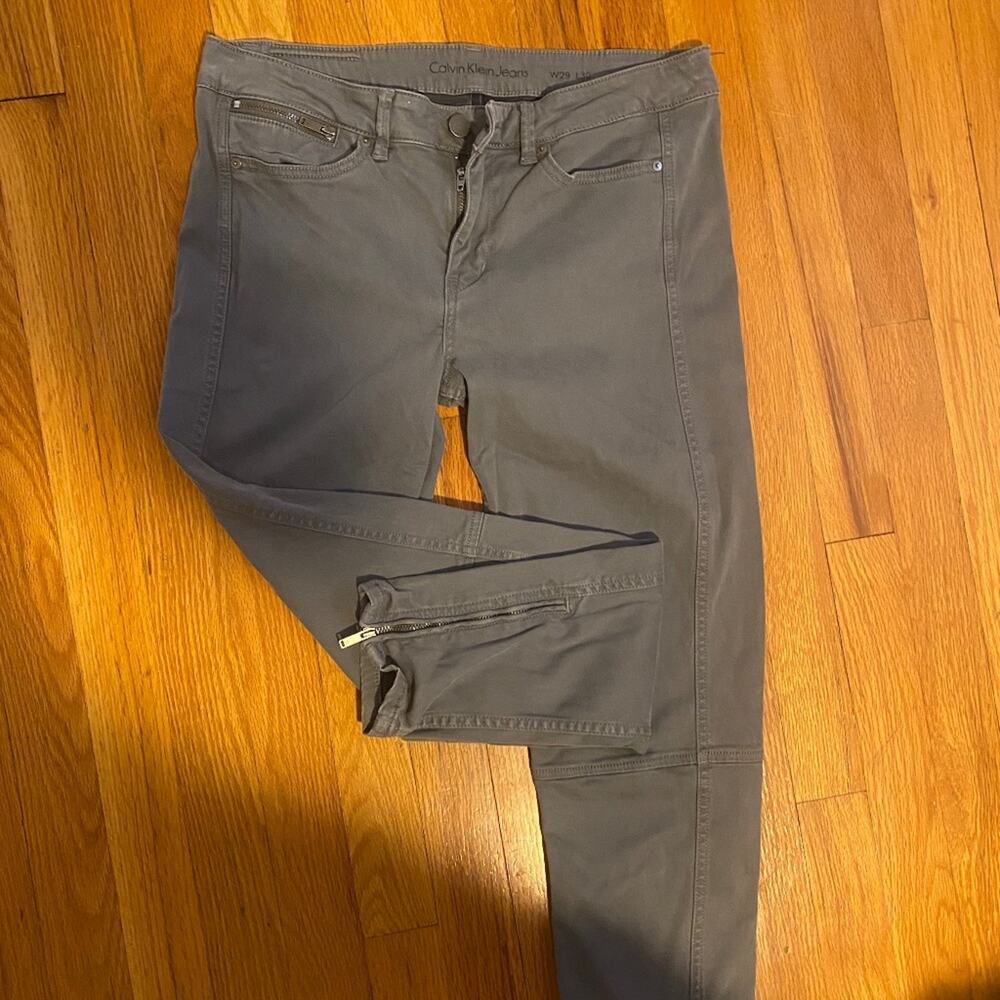 Calvin Klein Fashion Mid-Rise Skinny Ankle Zipper Jean Microfiber